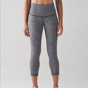 Lululemon Wunder Under cropped leggings
